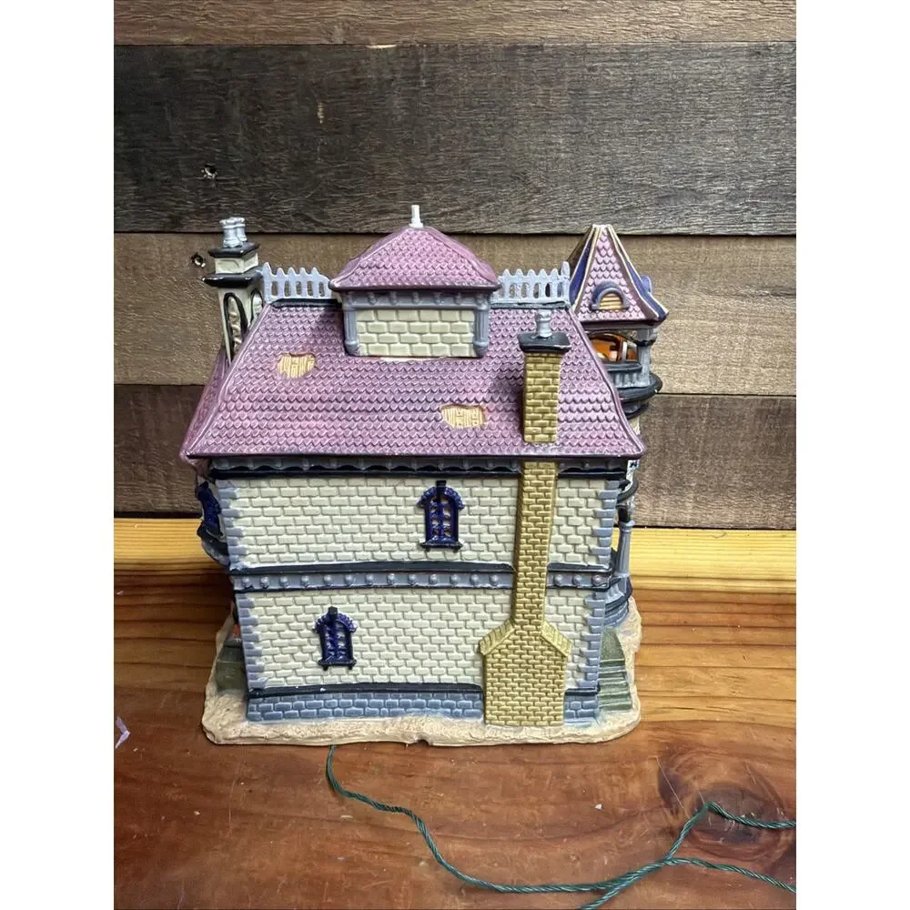 Lemax Spooky Town Collection Madam Ashbury's Lighted House of Wax 35784A-flaws